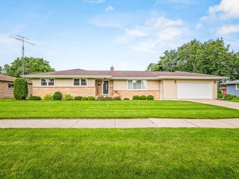 Photo of 1031 N Sumac Drive, Janesville, WI 53545 (MLS # 2027216)