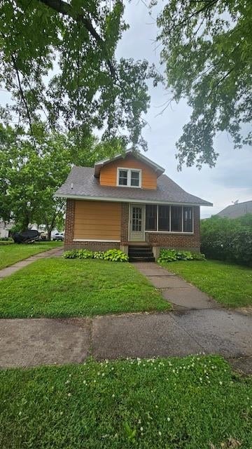 513 N Michigan Street - Photo 2