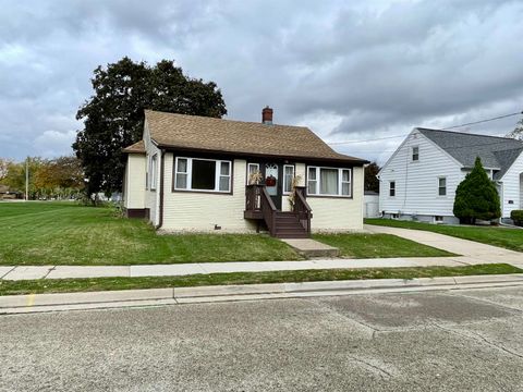 Photo of 1718 Linden Avenue, Janesville, WI 53548 (MLS # 2011126)