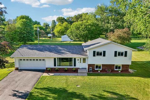 Photo of W7810 Star Court Road, Pardeeville, WI 53954 (MLS # 2026202)