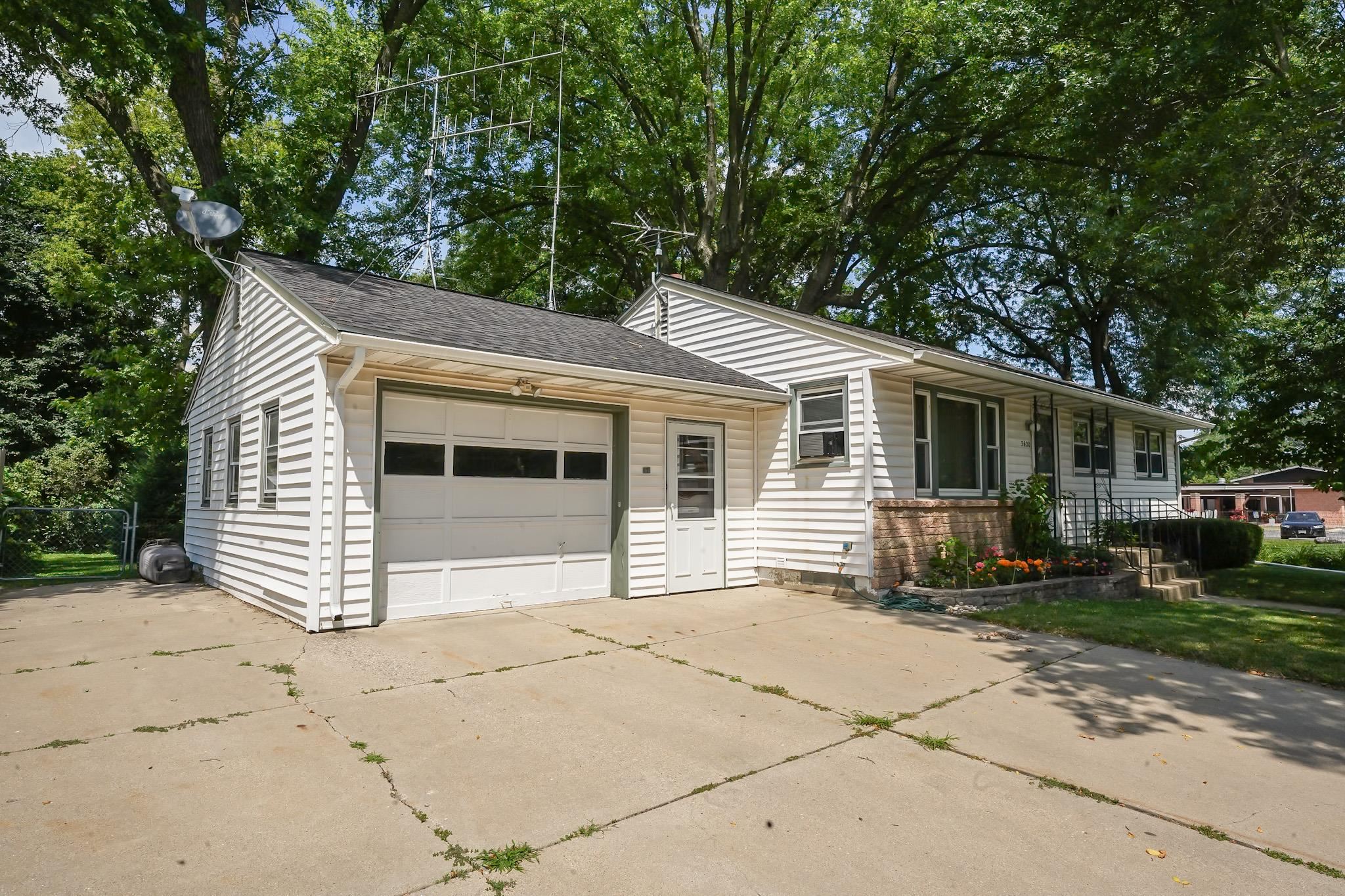 Madison, Wisconsin 53705, United States, 4 Bedrooms Bedrooms, ,2 BathroomsBathrooms,Residential,Active,167518