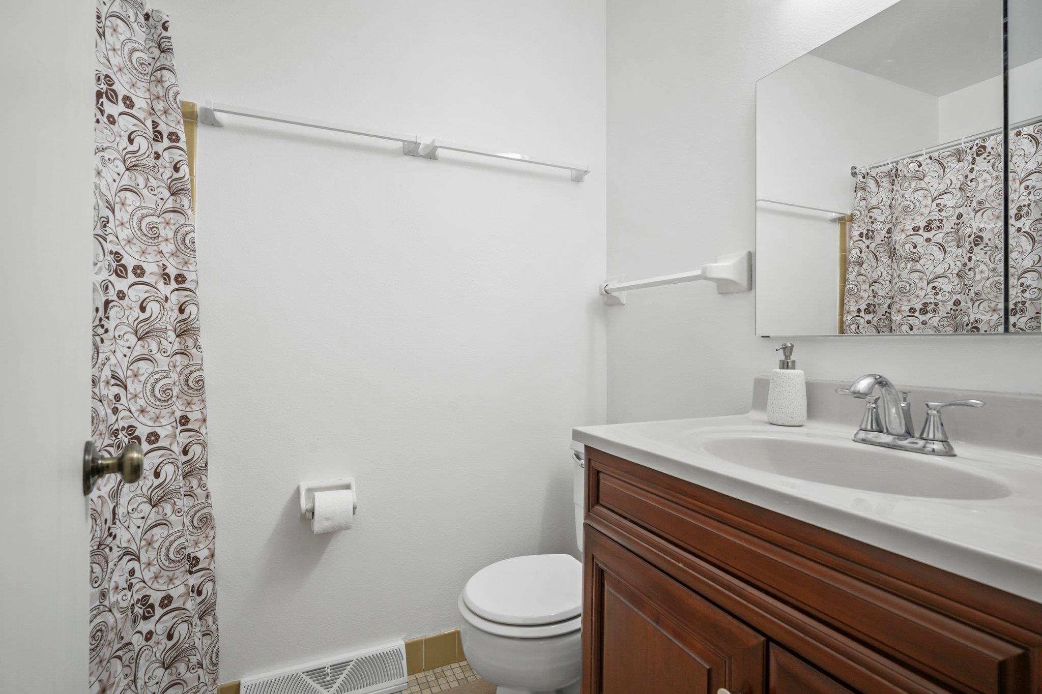 Middleton, Wisconsin 53562, United States, 3 Bedrooms Bedrooms, ,2 BathroomsBathrooms,Residential,Active,139155