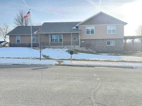 Photo of 901 Blue Mounds Street, Mount Horeb, WI 53572 (MLS # 2016214)