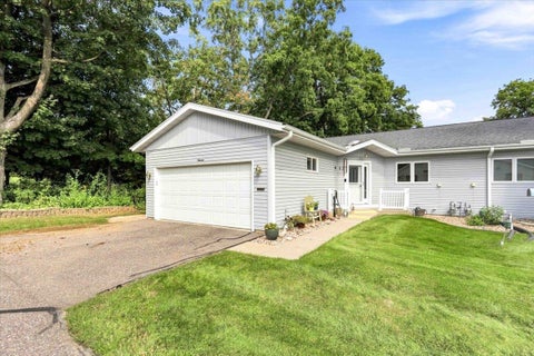 Photo of 1720 Elizabeth Street 13 #13, Baraboo, WI 53913 (MLS # 2031868)