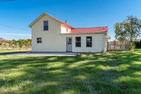 Photo of 2425 S Oakhill Avenue, Janesville, WI 53546 (MLS # 2010623)
