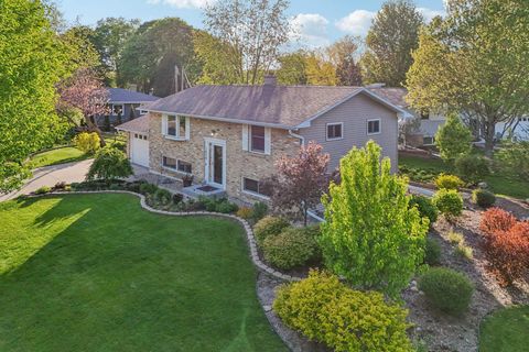 Photo of 1620 Maple Street, Middleton, WI 53562 (MLS # 2023007)