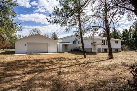 Photo of N10368 Queens Way, Necedah, WI 54646 (MLS # 2018391)