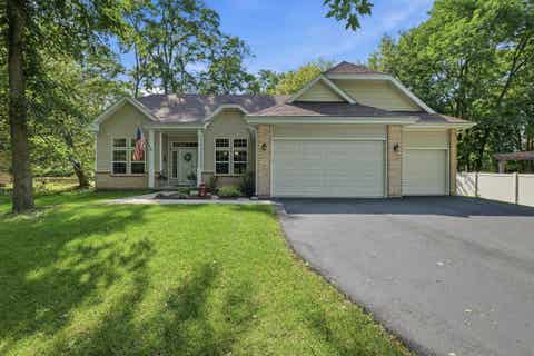 Photo of 11611 N Woodsview Crossing, Edgerton, WI 53534 (MLS # 2029882)