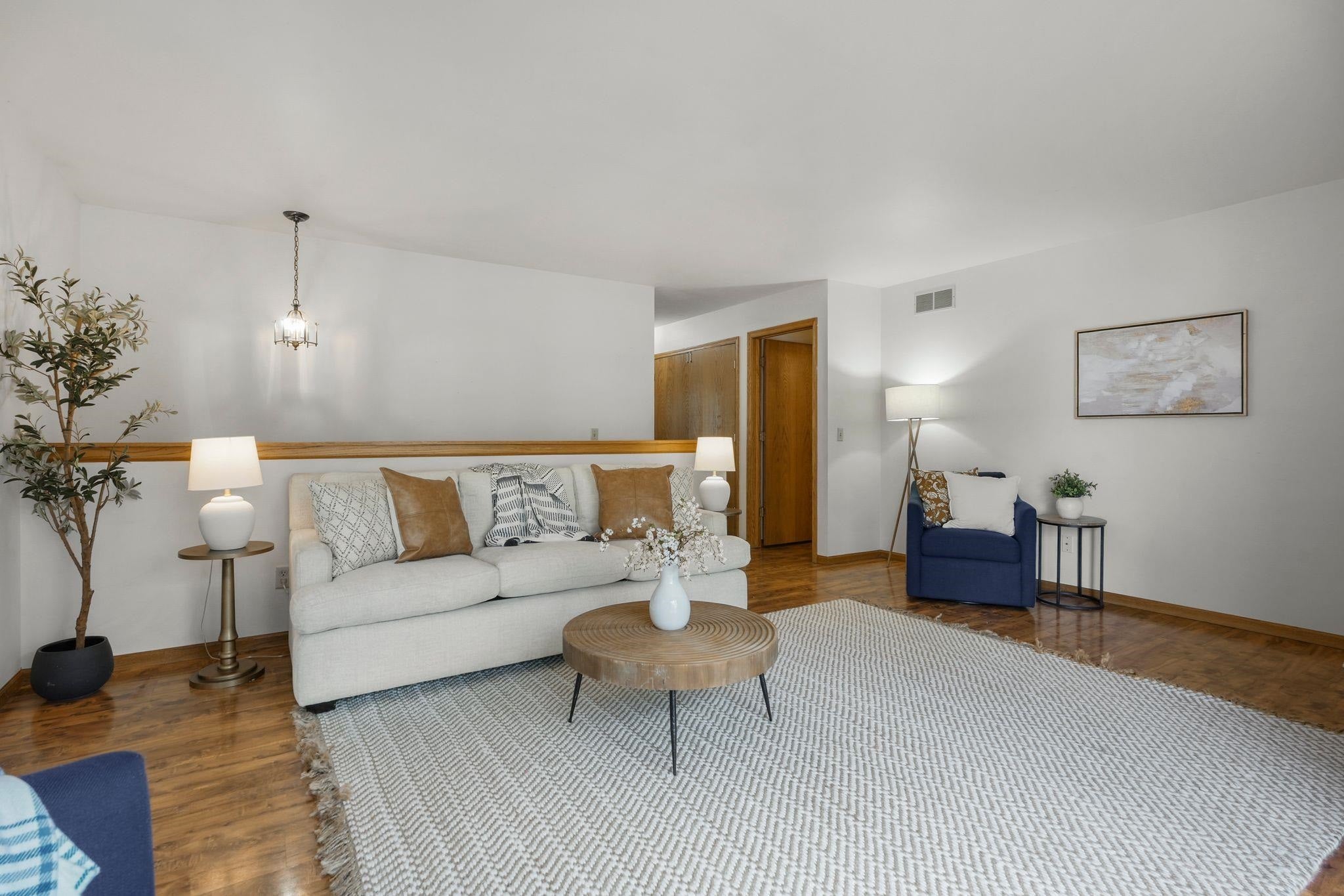 6 Lynbrook Circle