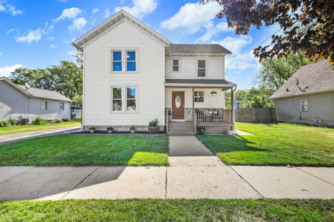 Photo of 440 N Chatham Street, Janesville, WI 53548 (MLS # 2024398)