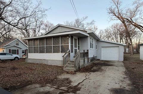 Photo of 835 E Homeland Court, Beloit, WI 53511 (MLS # 2014516)