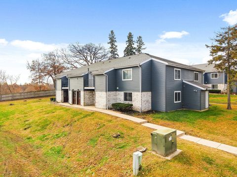 Photo of 707 Whispering Pines Way, Fitchburg, WI 53713 (MLS # 2012856)