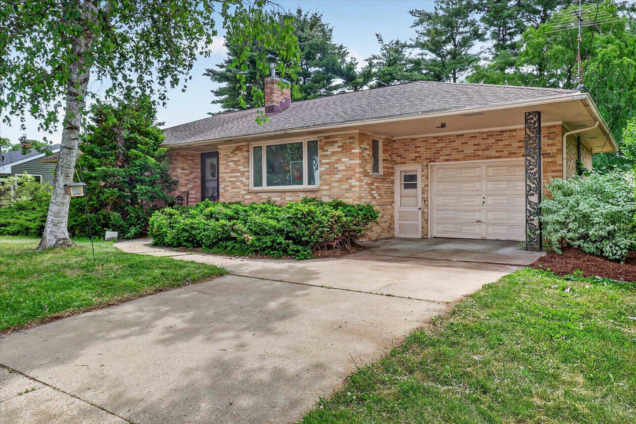 225 N Cairo Avenue