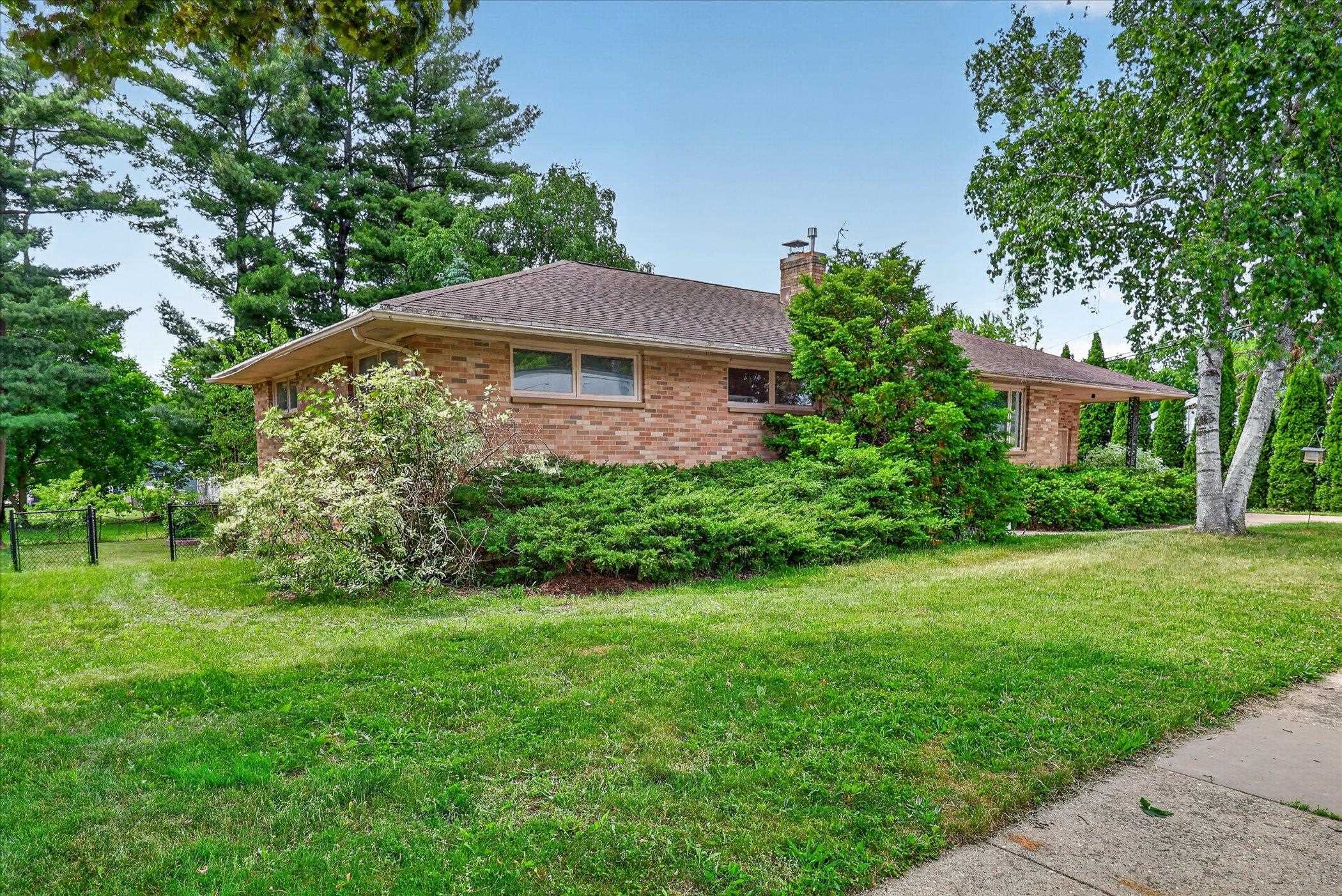 225 N Cairo Avenue