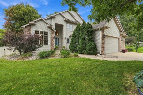 Photo of 1299 St Patrick Way, Sun Prairie, WI 53590 (MLS # 2032535)