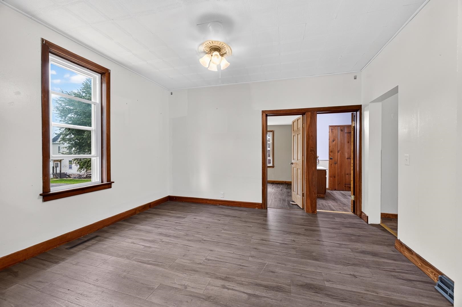901-903 2nd Street - Photo 4