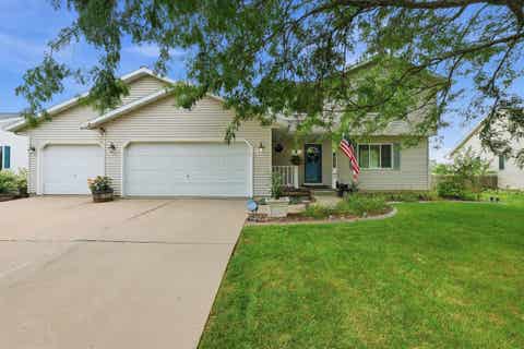 Photo of 137 Lynne Trail, Oregon, WI 53575 (MLS # 2030916)