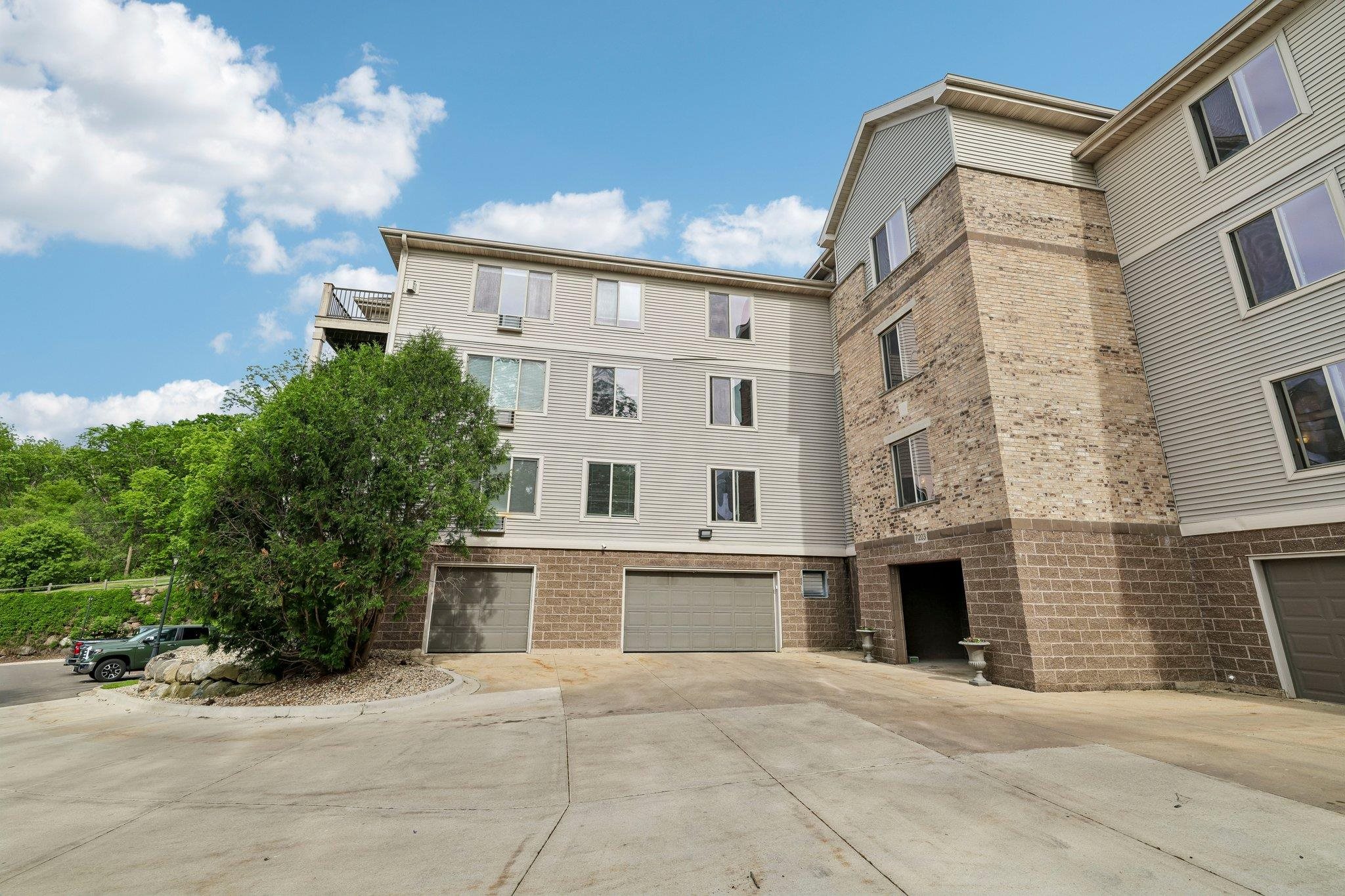 7203 Mid Town Road 212