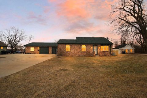 Photo of 2505 Center Avenue, Janesville, WI 53546 (MLS # 2016920)