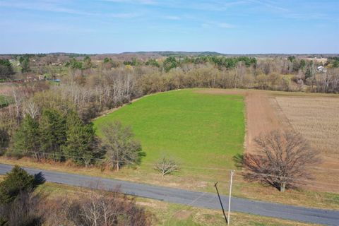 Photo of 5 Acres Fairway Ln, Mauston, WI 53948 (MLS # 2021767)