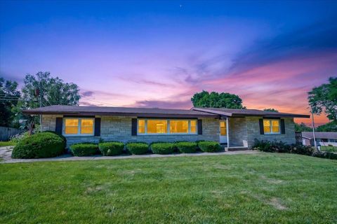 Photo of 621 W Division Street, Dodgeville, WI 53533 (MLS # 2028011)