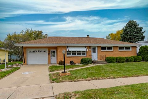 Photo of 1826 Bond Place, Janesville, WI 53548 (MLS # 2011230)