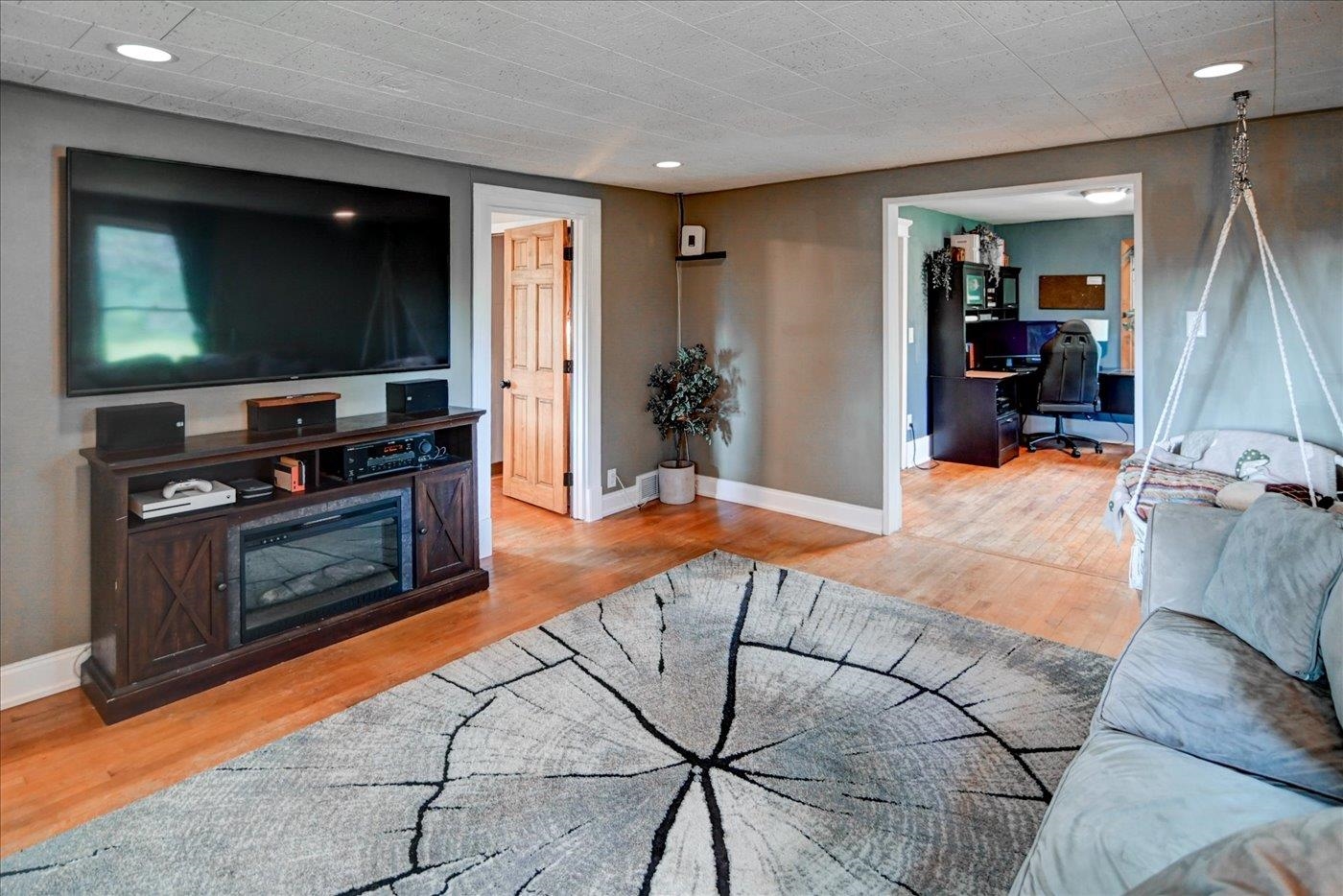 Stoughton, Wisconsin 53589, United States, 1 Bedroom Bedrooms, ,1 BathroomBathrooms,Residential,Active,175460