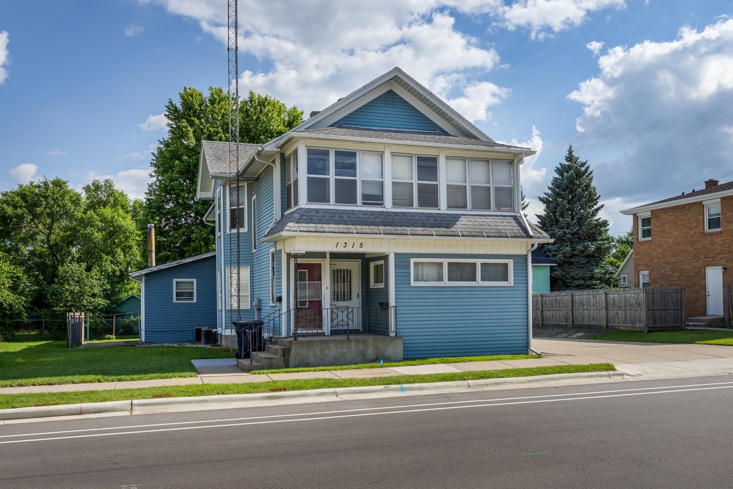1315 W Court Street