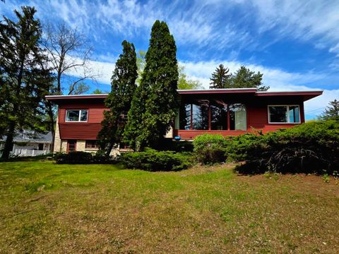 Photo of 612 Silver Lake Drive, Portage, WI 53901 (MLS # 2023114)