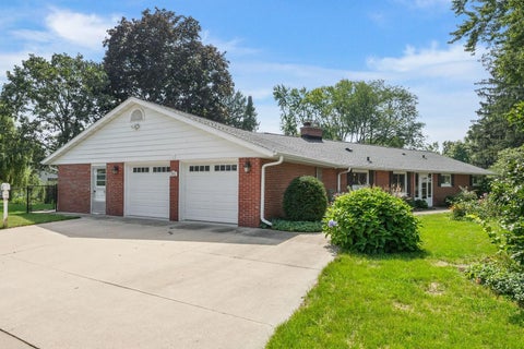 Photo of 301 Valley View Street, Verona, WI 53593 (MLS # 2031431)