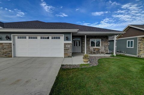 Photo of 825 Vineyard Drive, Cambridge, WI 53523 (MLS # 2022581)