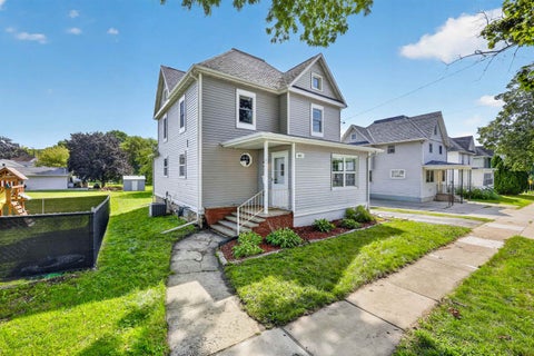 Photo of 407 S Lincoln Avenue, Beaver Dam, WI 53916 (MLS # 2033317)
