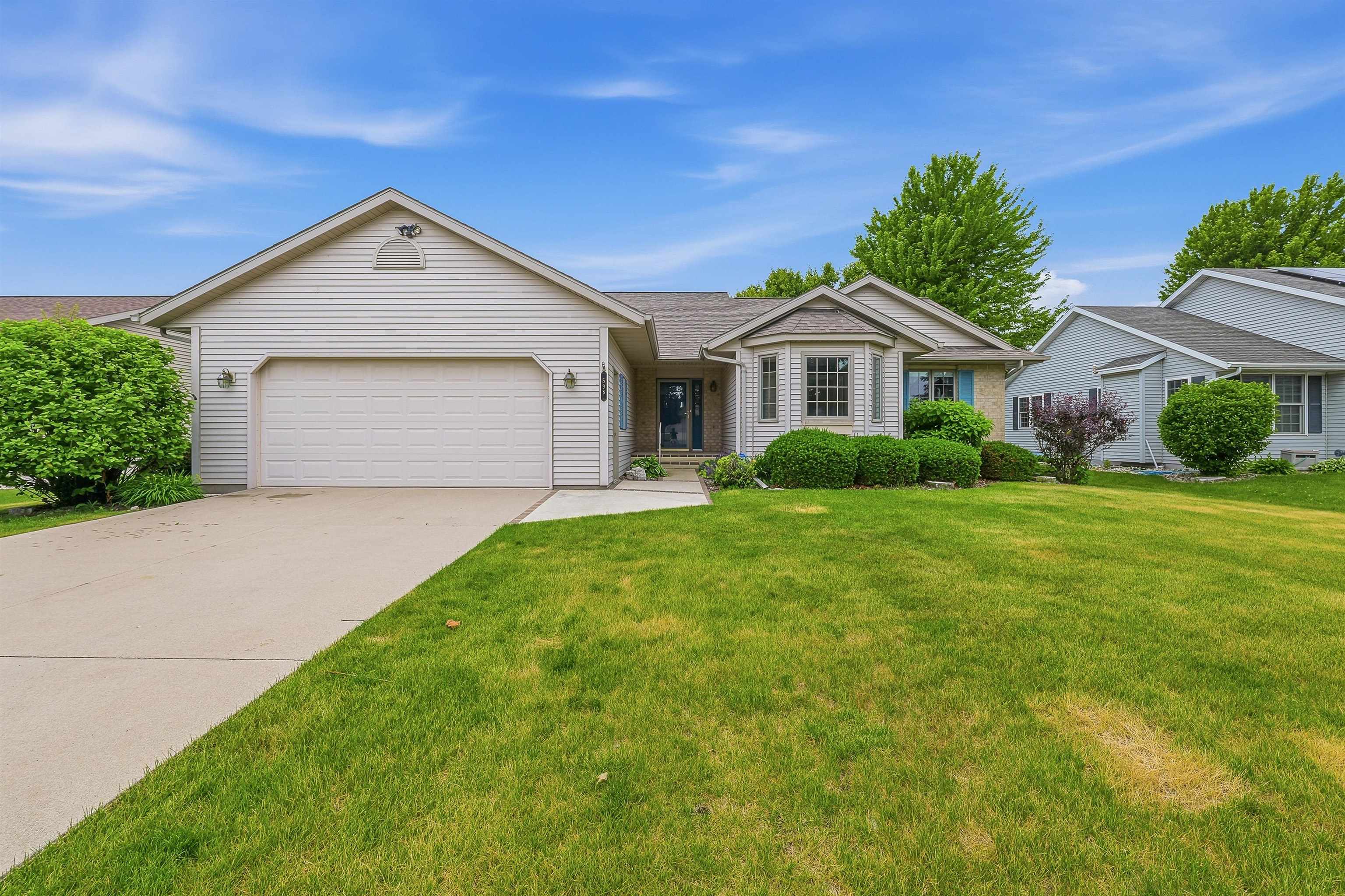 Photo 1 of 39 — 598 SARAH Drive, Fond Du Lac, WI 54935