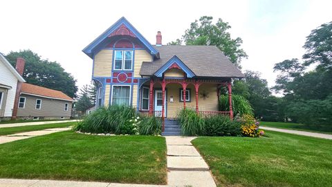 Photo of 125 S Lincoln Street, Elkhorn, WI 53121 (MLS # 2013721)