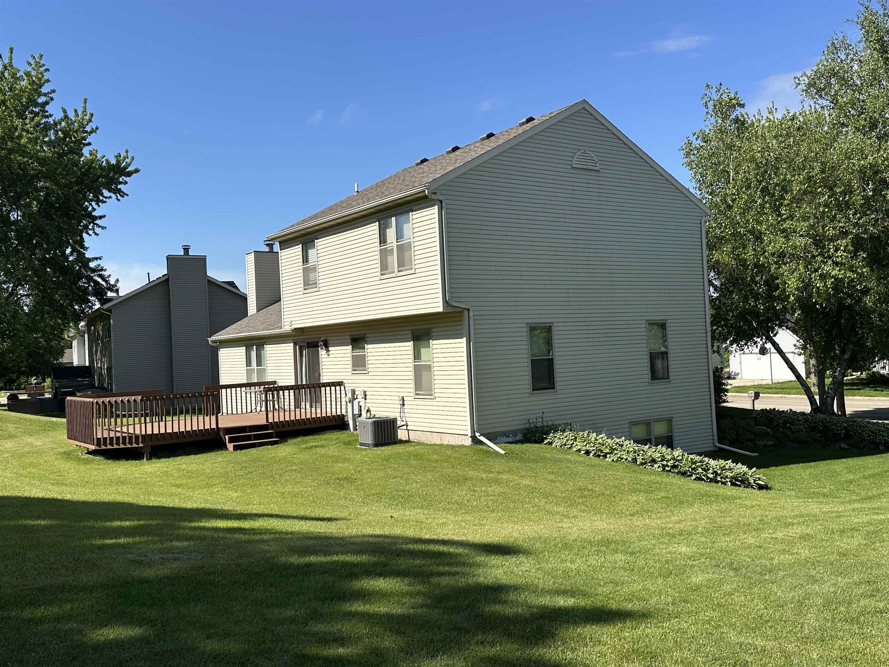 Stoughton, Wisconsin 53589, United States, 3 Bedrooms Bedrooms, ,3 BathroomsBathrooms,Residential,Pending,140940