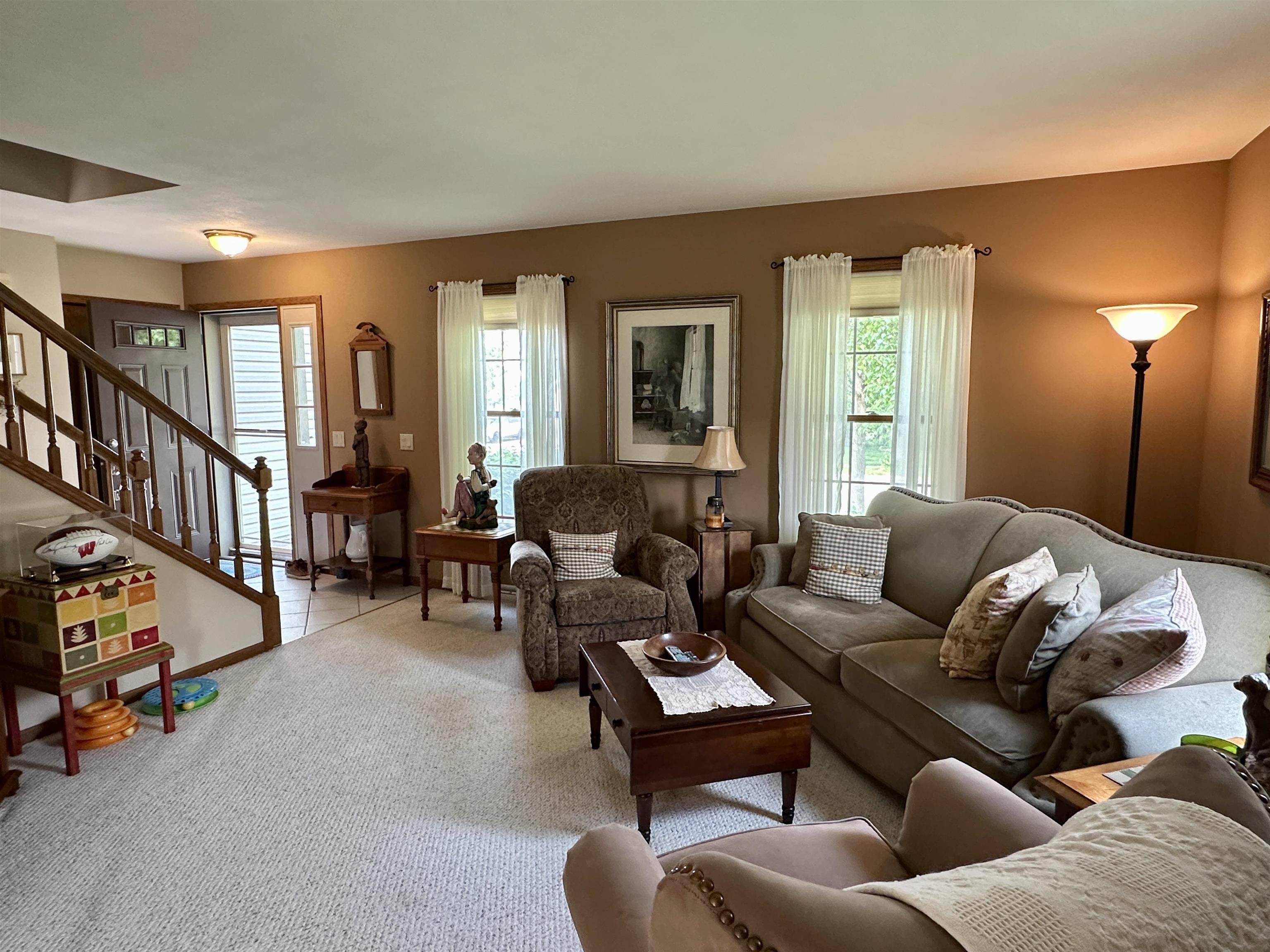 Stoughton, Wisconsin 53589, United States, 3 Bedrooms Bedrooms, ,3 BathroomsBathrooms,Residential,Pending,140940