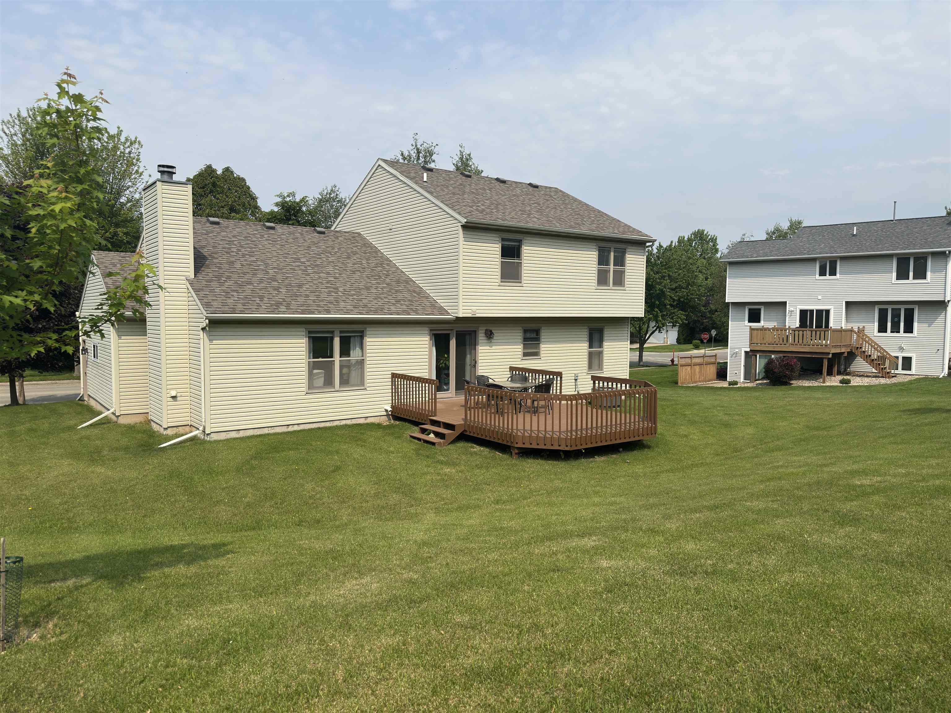 Stoughton, Wisconsin 53589, United States, 3 Bedrooms Bedrooms, ,3 BathroomsBathrooms,Residential,Pending,140940