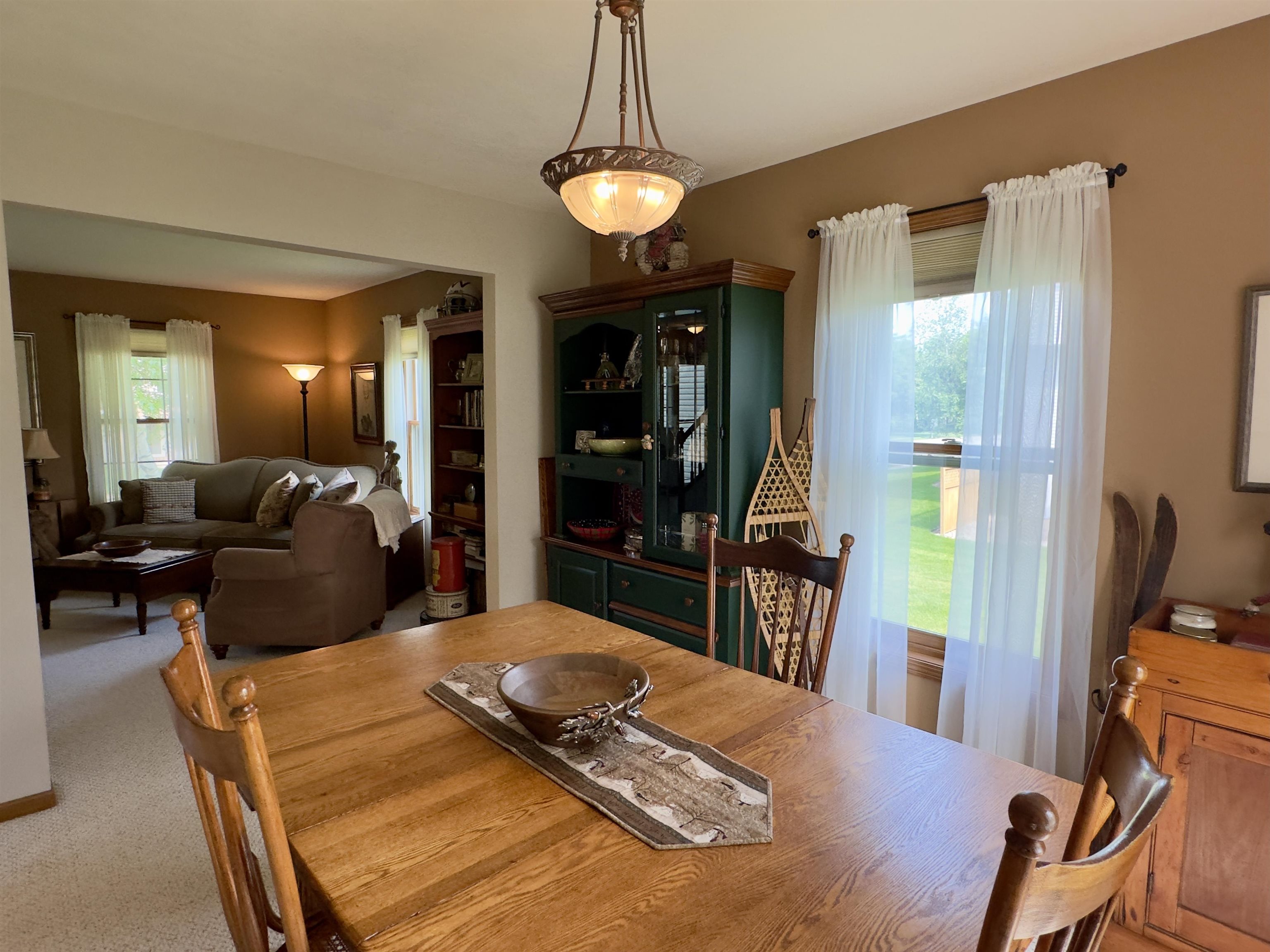 Stoughton, Wisconsin 53589, United States, 3 Bedrooms Bedrooms, ,3 BathroomsBathrooms,Residential,Pending,140940