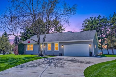 Photo of 2111 Montana Avenue, Sun Prairie, WI 53590 (MLS # 2021388)