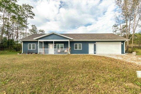 Photo of 516 Oak Grove Drive, Necedah, WI 54646 (MLS # 2010202)