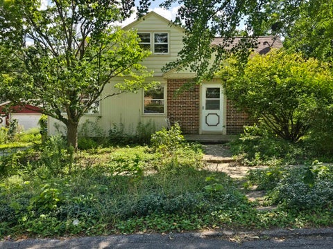 Photo of 3907 Winnemac Avenue, Madison, WI 53711 (MLS # 2031629)