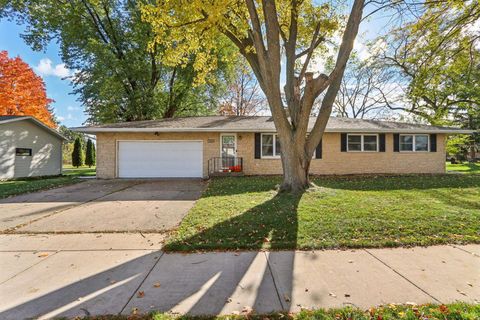 Photo of 1443 Buena Vista Drive, Sun Prairie, WI 53590 (MLS # 2011769)