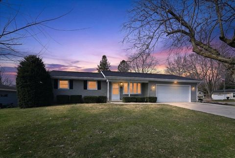 Photo of 499 Hyland Drive, Stoughton, WI 53589 (MLS # 2019634)
