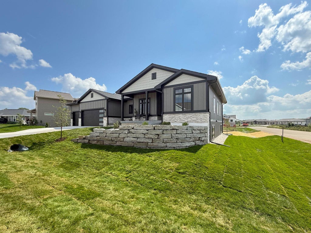 107127482 Real Estate Search