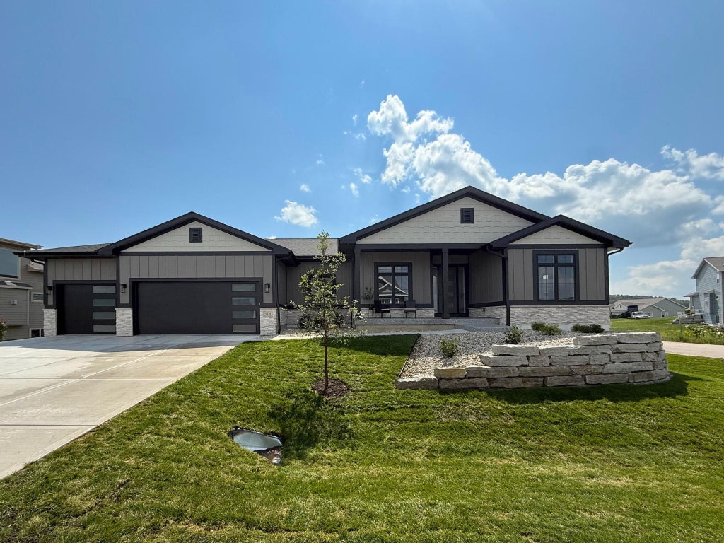 2525898306 Real Estate Search