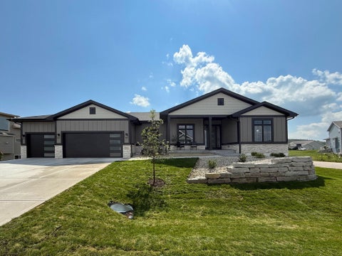 Property photo of 5831 Eagle Prairie Court, Waunakee, WI 53597