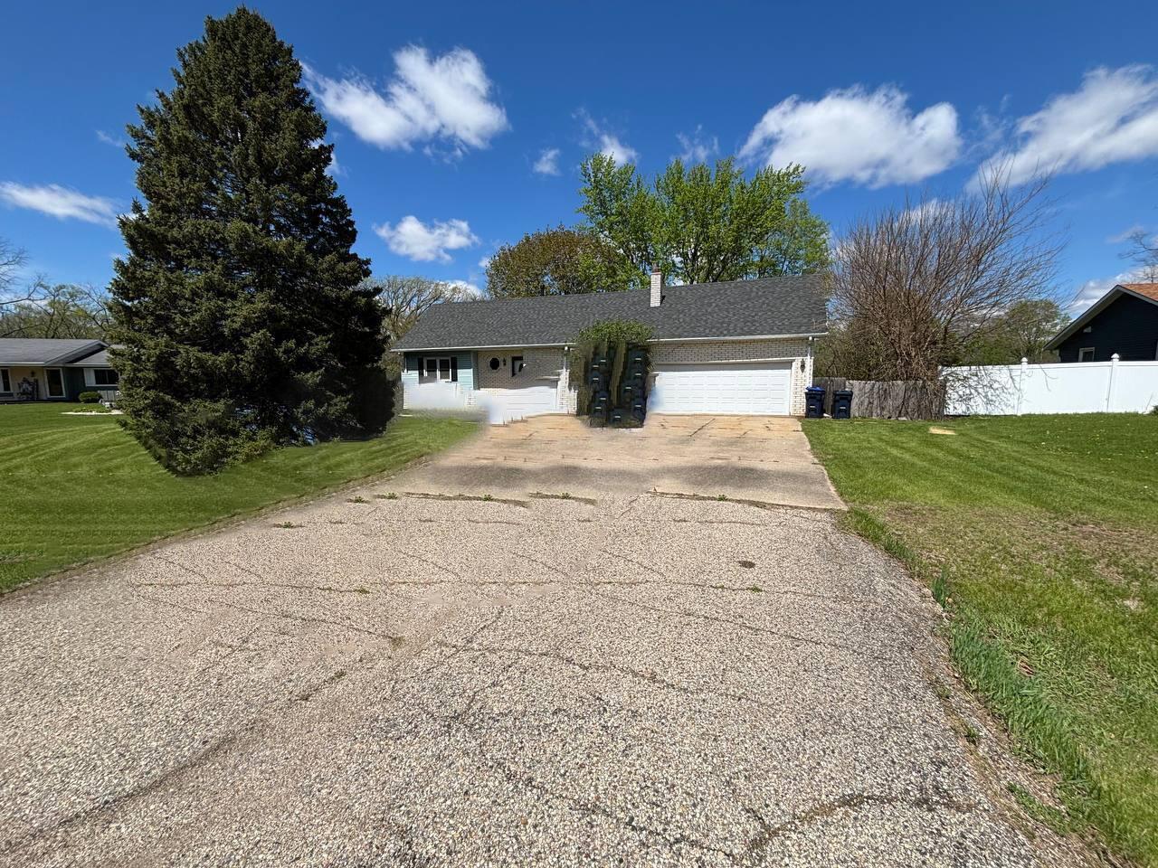 Photo 1 of 27 — 711 E Jonquil Court, Beloit, WI 53511