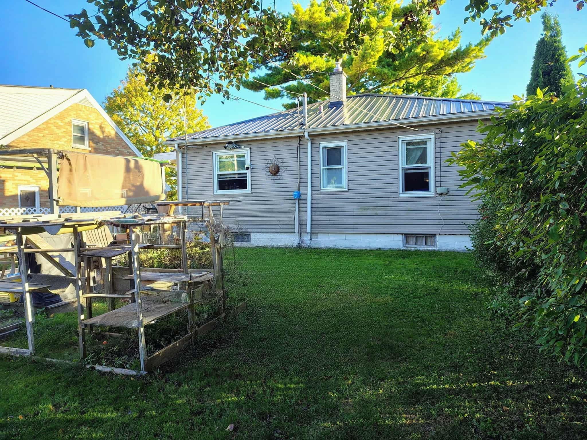 South Milwaukee, Wisconsin 53172, United States, 2 Bedrooms Bedrooms, ,1 BathroomBathrooms,Residential,Active,231477