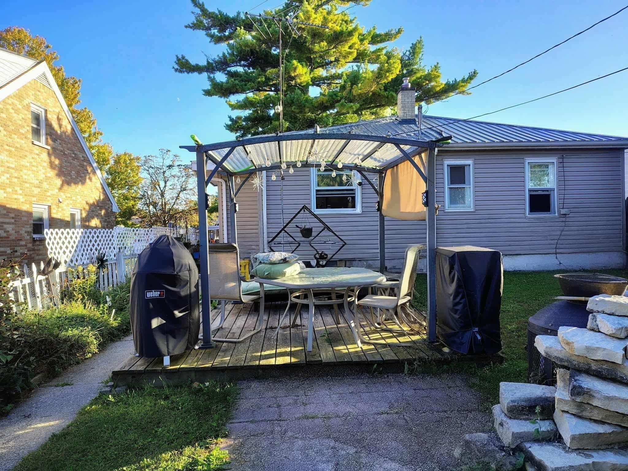 South Milwaukee, Wisconsin 53172, United States, 2 Bedrooms Bedrooms, ,1 BathroomBathrooms,Residential,Active,231477