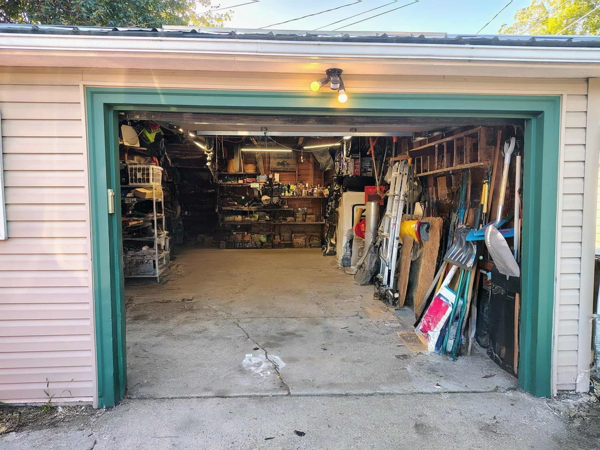 South Milwaukee, Wisconsin 53172, United States, 2 Bedrooms Bedrooms, ,1 BathroomBathrooms,Residential,Active,231477